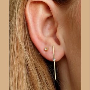 Gold earrings with diamonds
