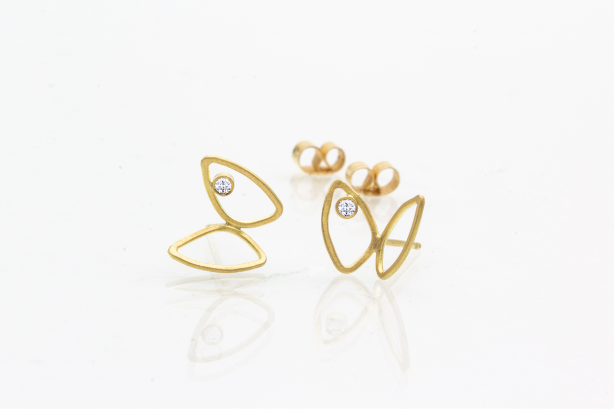 Butterfly gold earring with diamonds